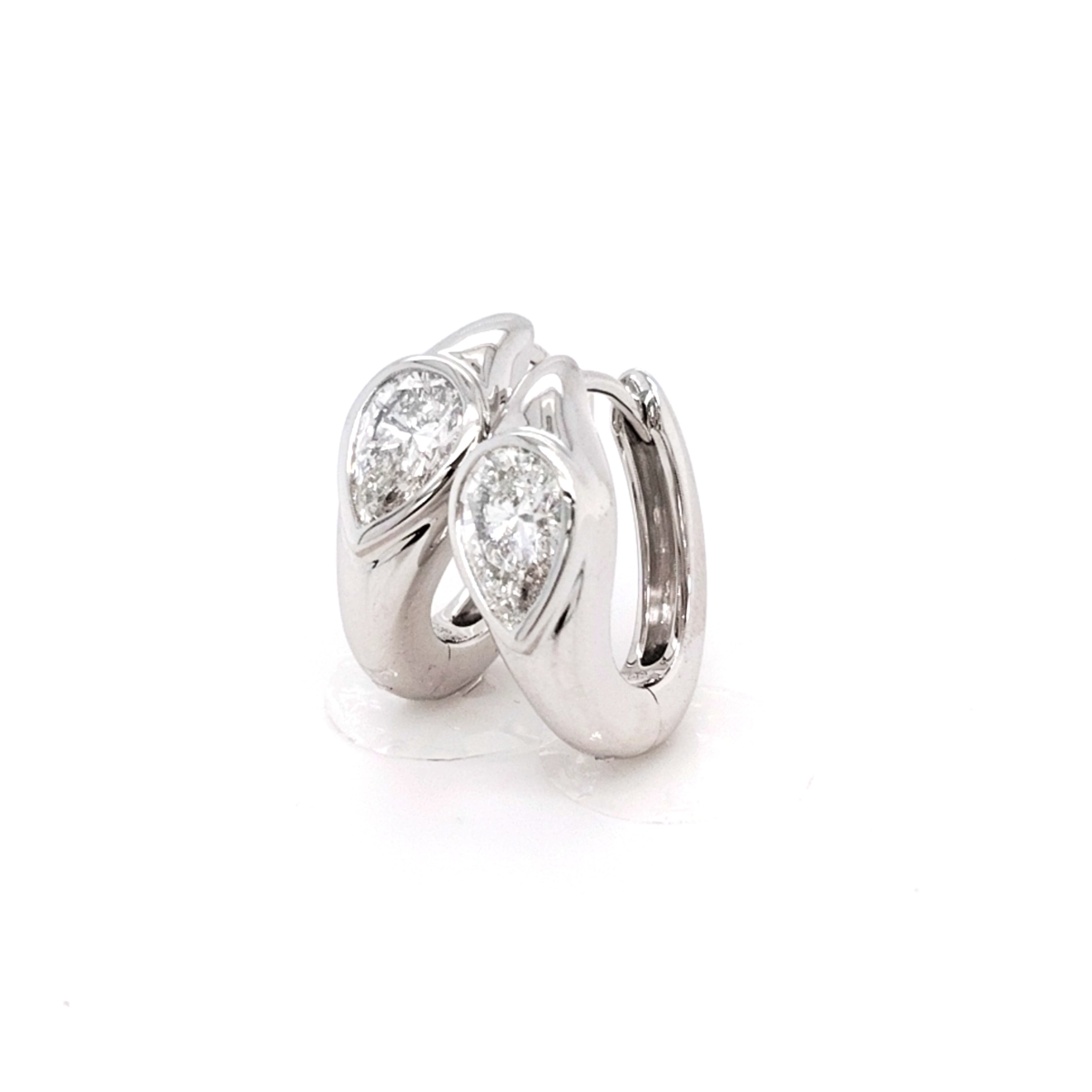 DIAMOND NAVETTE HUGGIES