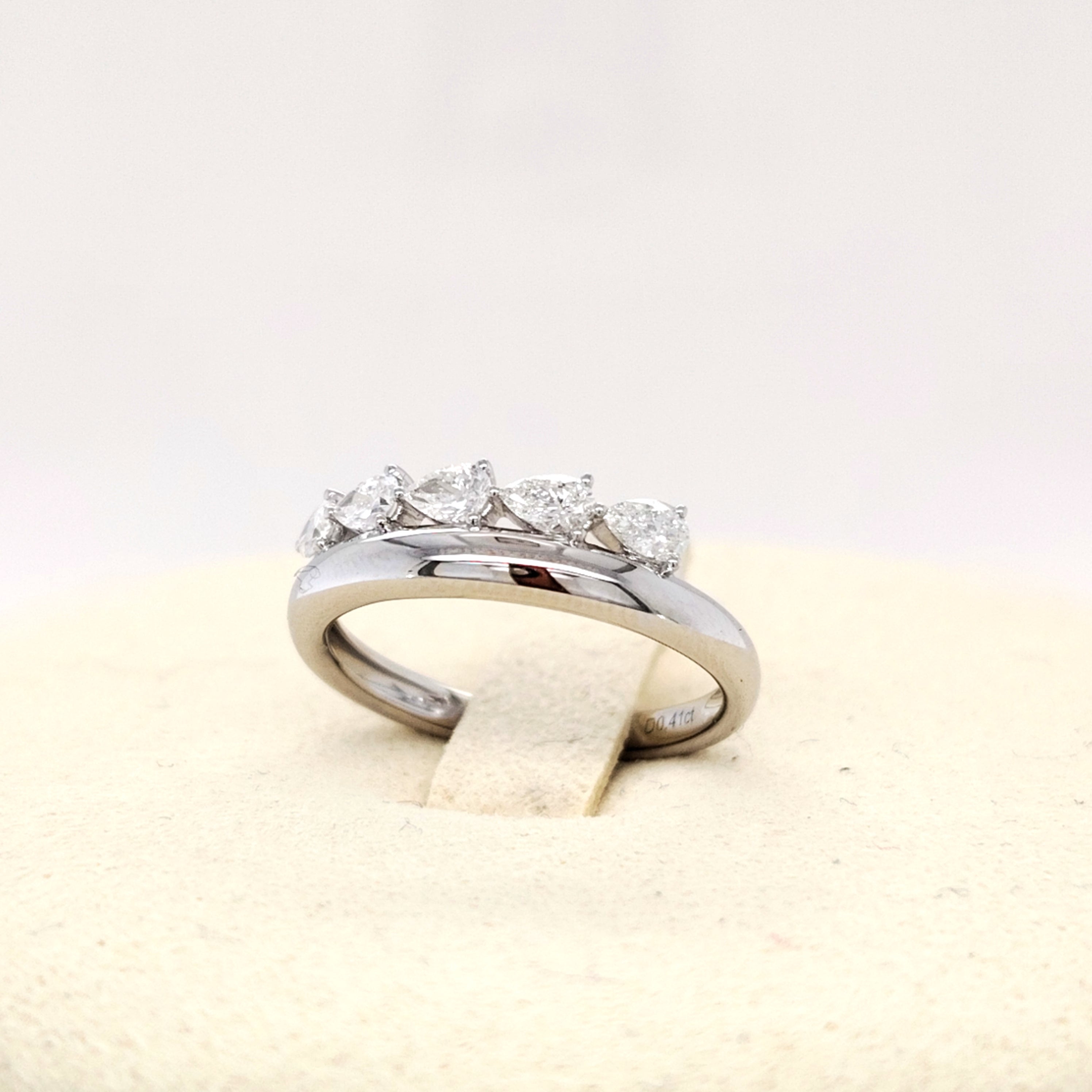 Quintessence Diamond Band
