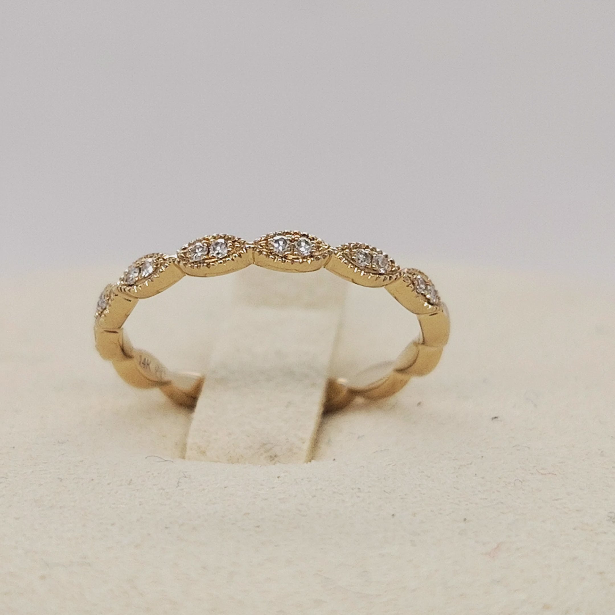 Vintage Twist Diamond Band Ring